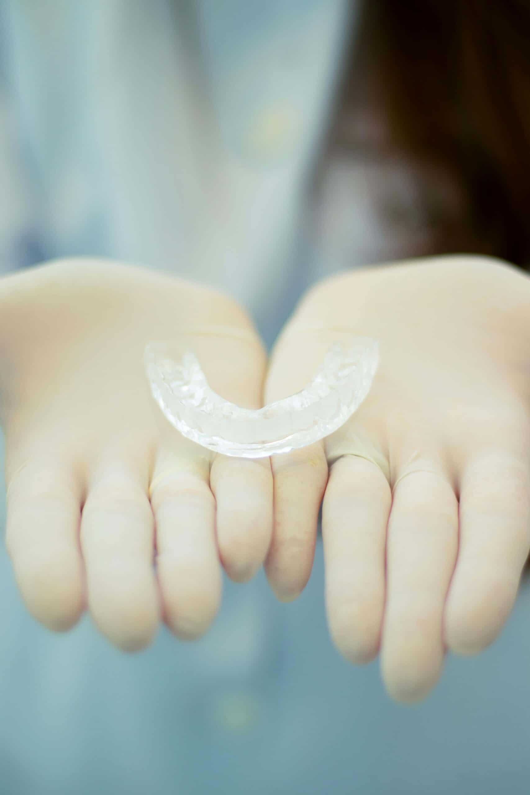 retainer in hands